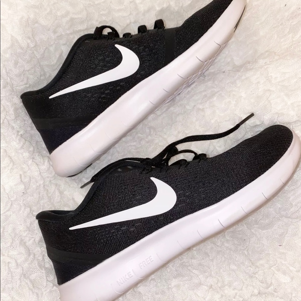 NEW IN BOX (size 6) Rare Nike Free Run